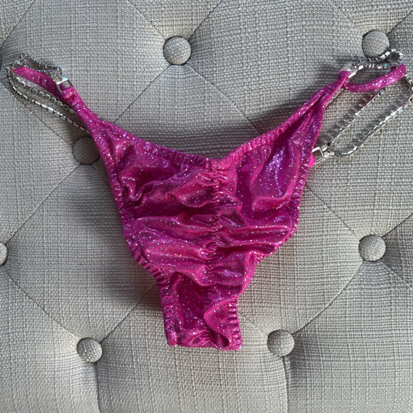 Peach Buns Competition Bikini - Picture 6 of 6